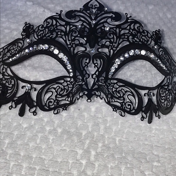 Mask - Picture 2 of 11